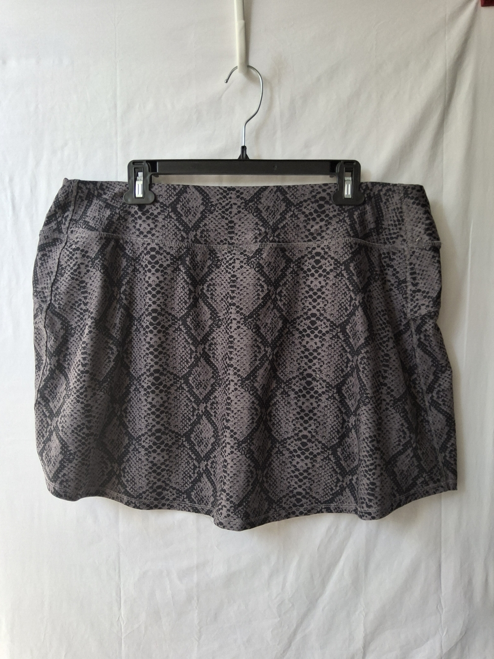 DSG Gray‎ and Black Snake-Print Activewear Skirt